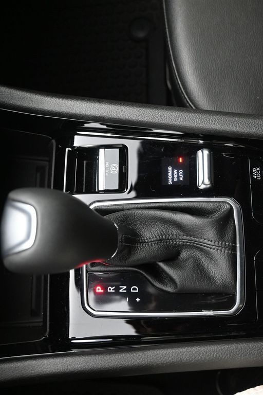 Jeep Compass Vehicle Full-screen Gallery Image 14