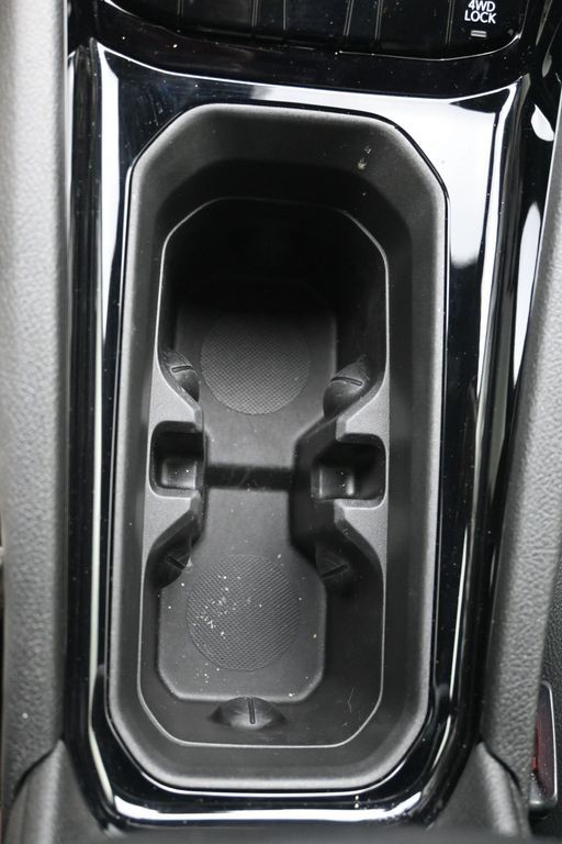 Jeep Compass Vehicle Full-screen Gallery Image 15