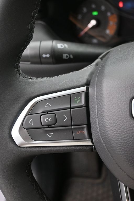 Jeep Compass Vehicle Full-screen Gallery Image 19