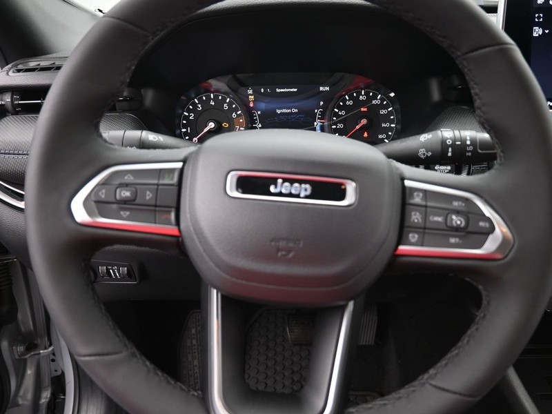 Jeep Compass Vehicle Full-screen Gallery Image 11