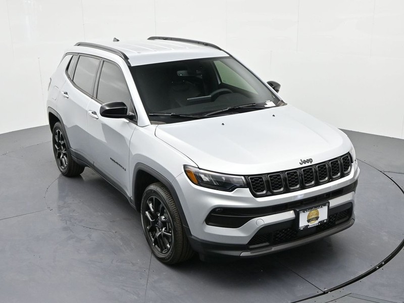 Jeep Compass Vehicle Full-screen Gallery Image 16