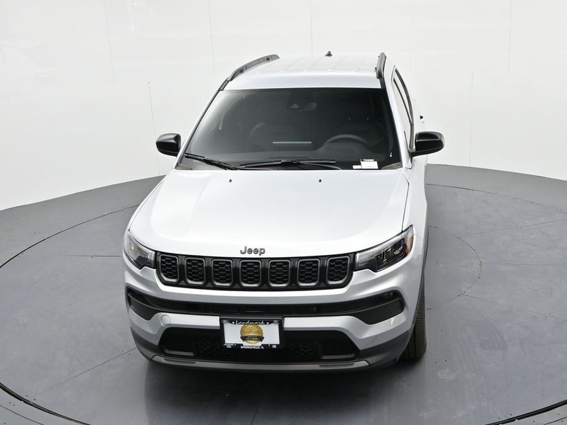 Jeep Compass Vehicle Full-screen Gallery Image 17