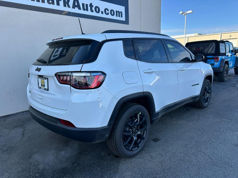 Jeep Compass Vehicle Full-screen Gallery Image 3