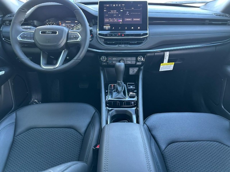 Jeep Compass Vehicle Full-screen Gallery Image 5