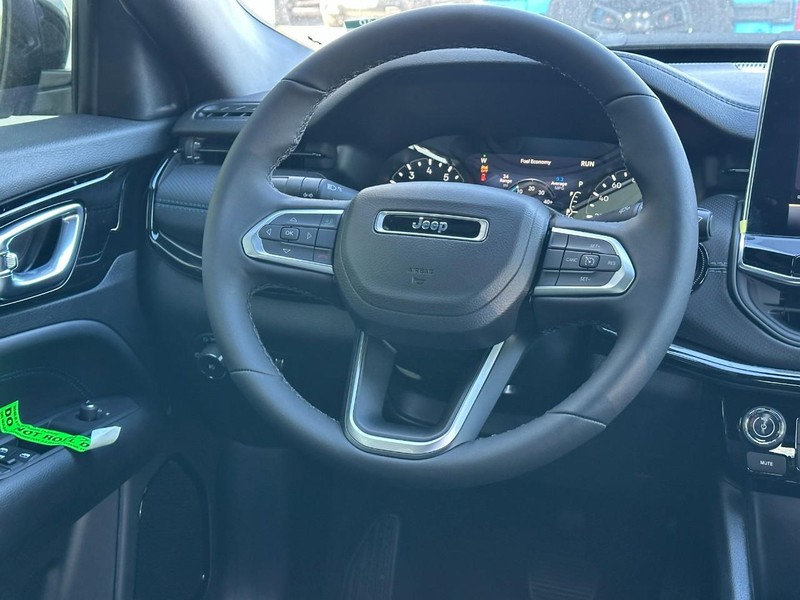 Jeep Compass Vehicle Full-screen Gallery Image 6