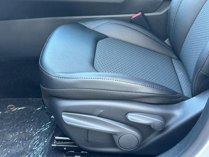 Jeep Compass Vehicle Full-screen Gallery Image 9