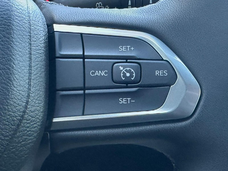 Jeep Compass Vehicle Full-screen Gallery Image 11