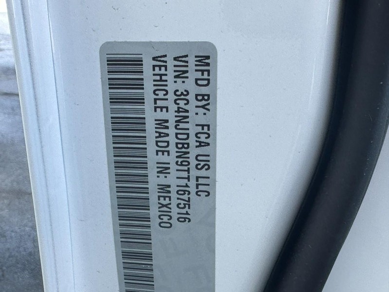 Jeep Compass Vehicle Full-screen Gallery Image 13