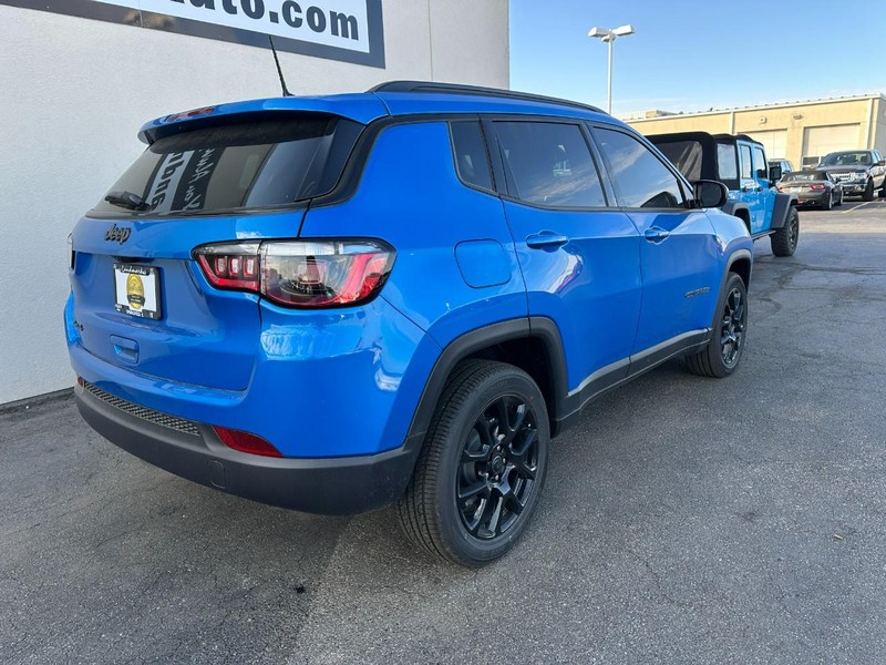 Jeep Compass Vehicle Full-screen Gallery Image 3