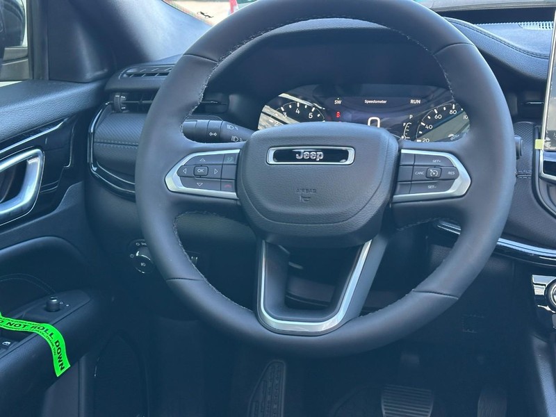 Jeep Compass Vehicle Full-screen Gallery Image 7