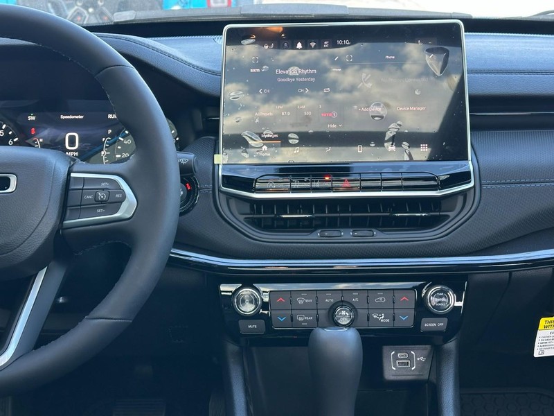 Jeep Compass Vehicle Full-screen Gallery Image 8