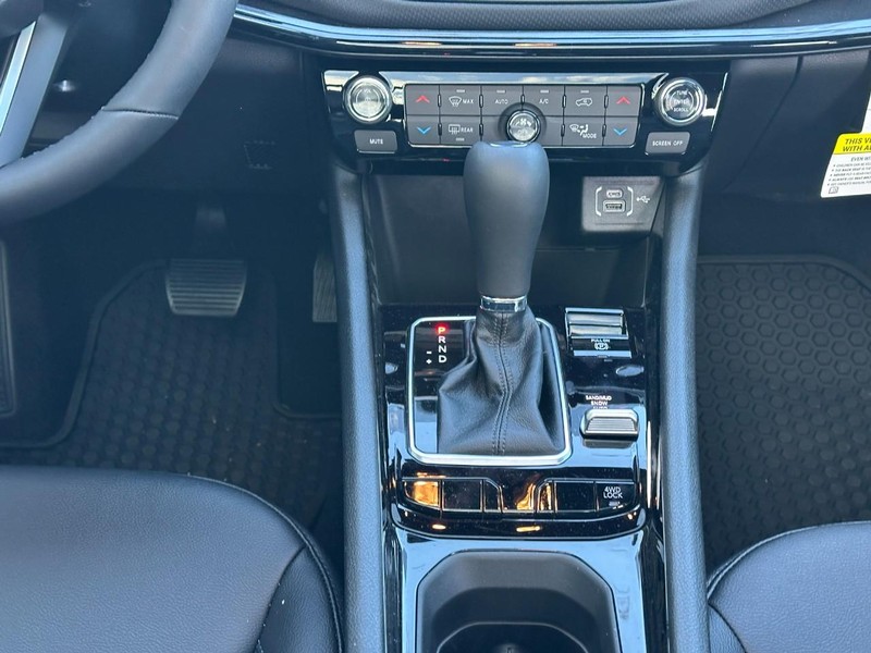 Jeep Compass Vehicle Full-screen Gallery Image 9