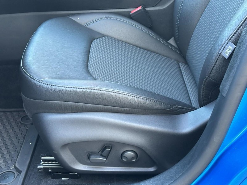 Jeep Compass Vehicle Full-screen Gallery Image 10