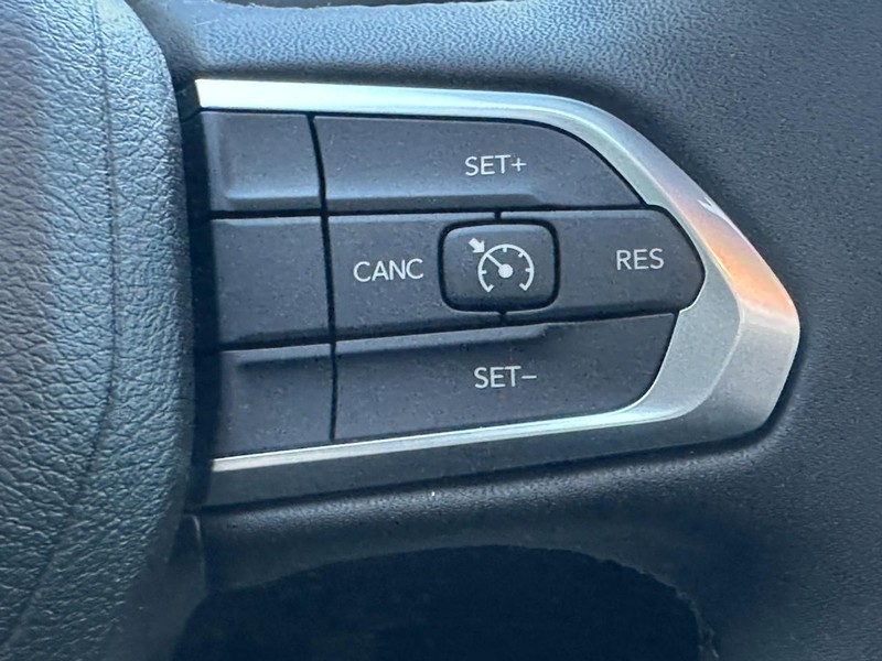 Jeep Compass Vehicle Full-screen Gallery Image 12