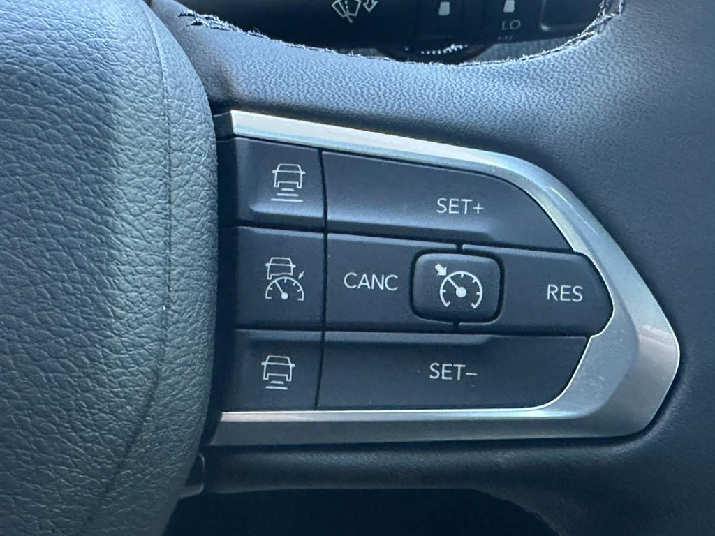 Jeep Compass Vehicle Full-screen Gallery Image 11