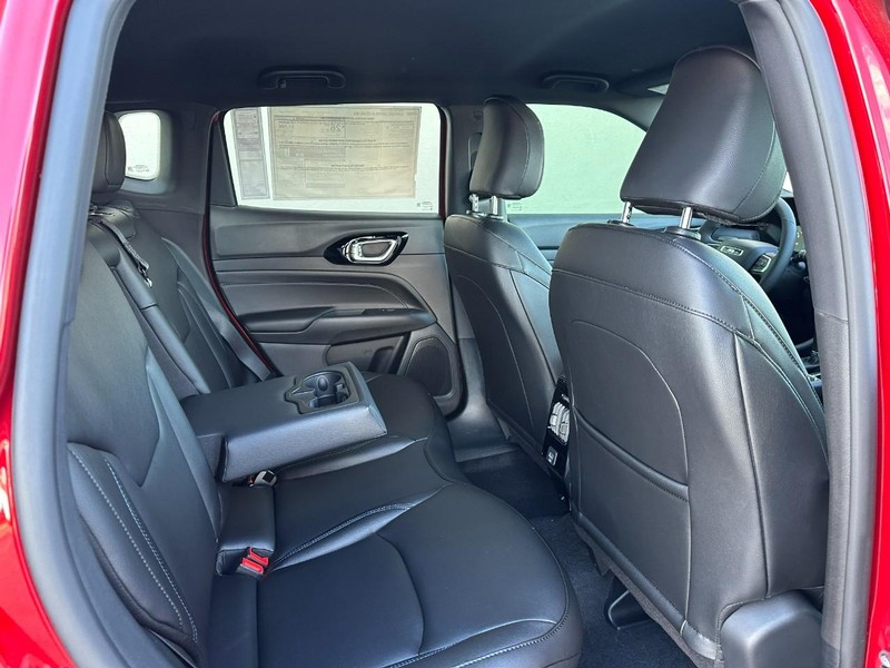 Jeep Compass Vehicle Full-screen Gallery Image 4