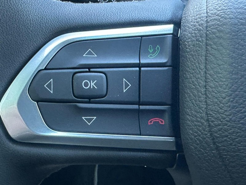 Jeep Compass Vehicle Full-screen Gallery Image 10