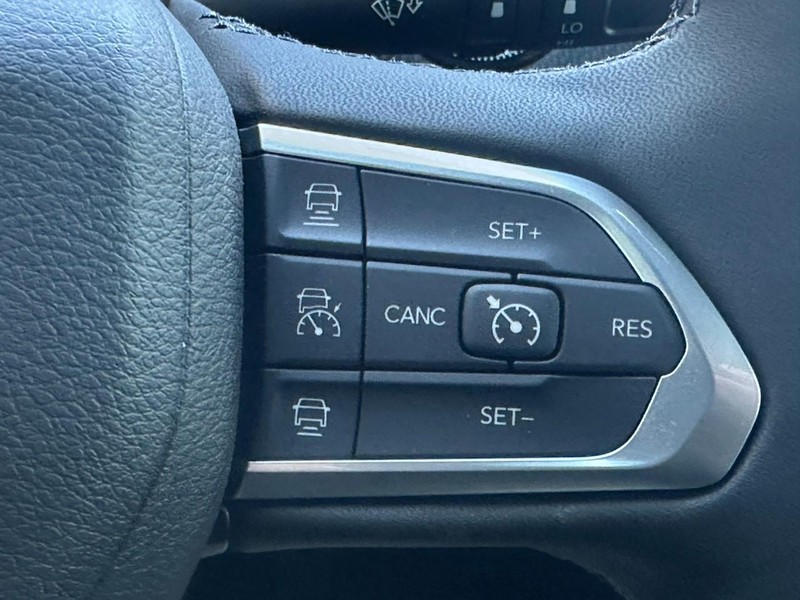 Jeep Compass Vehicle Full-screen Gallery Image 11