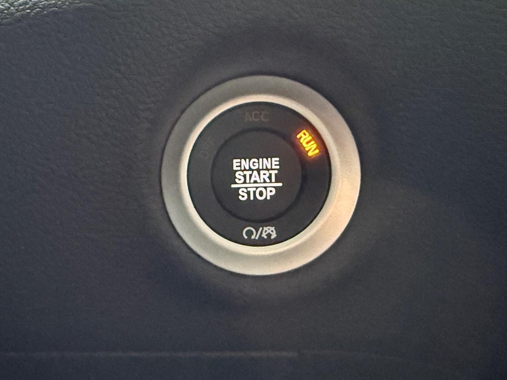 Chrysler Pacifica Vehicle Full-screen Gallery Image 11