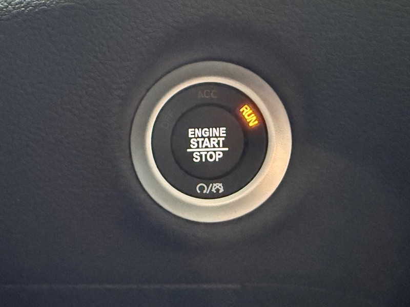 Chrysler Pacifica Vehicle Full-screen Gallery Image 11