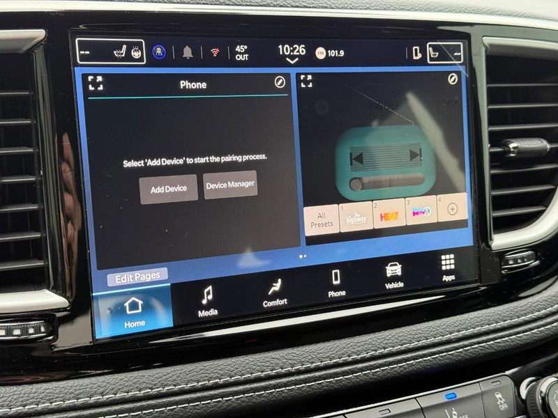 Chrysler Pacifica Vehicle Full-screen Gallery Image 12