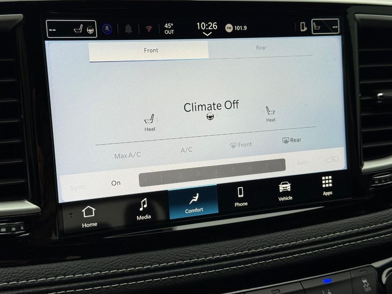 Chrysler Pacifica Vehicle Full-screen Gallery Image 13