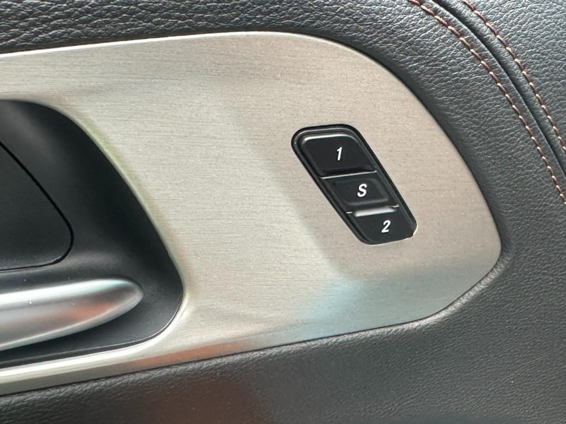 Chrysler Pacifica Vehicle Full-screen Gallery Image 13