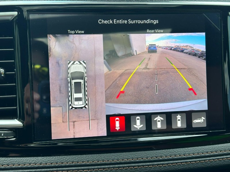 Chrysler Pacifica Vehicle Full-screen Gallery Image 18