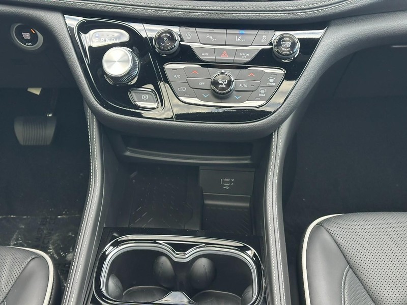 Chrysler Pacifica Vehicle Full-screen Gallery Image 10