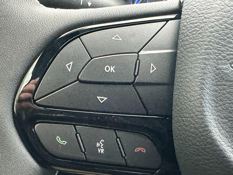 Chrysler Pacifica Vehicle Full-screen Gallery Image 13