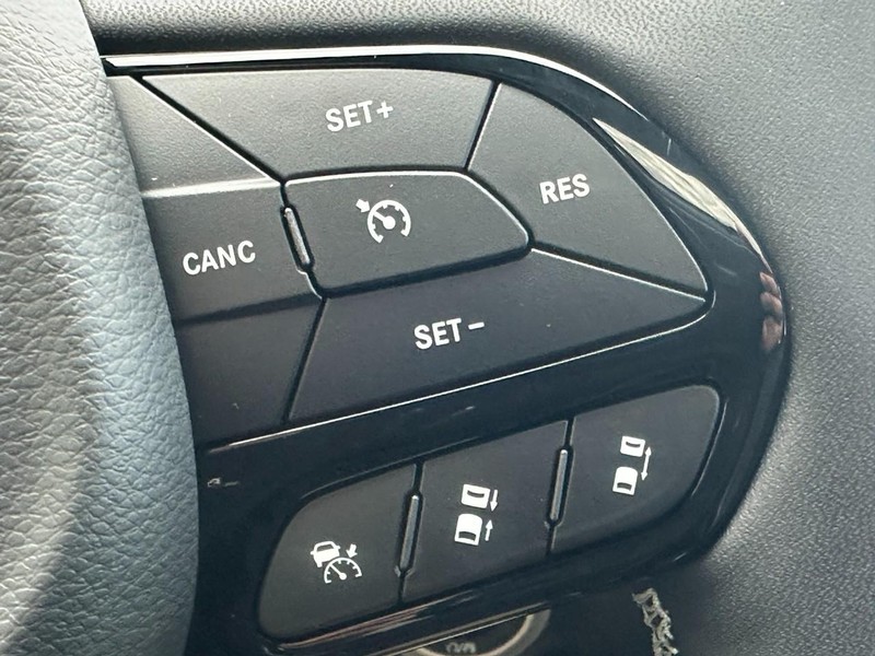 Chrysler Pacifica Vehicle Full-screen Gallery Image 14