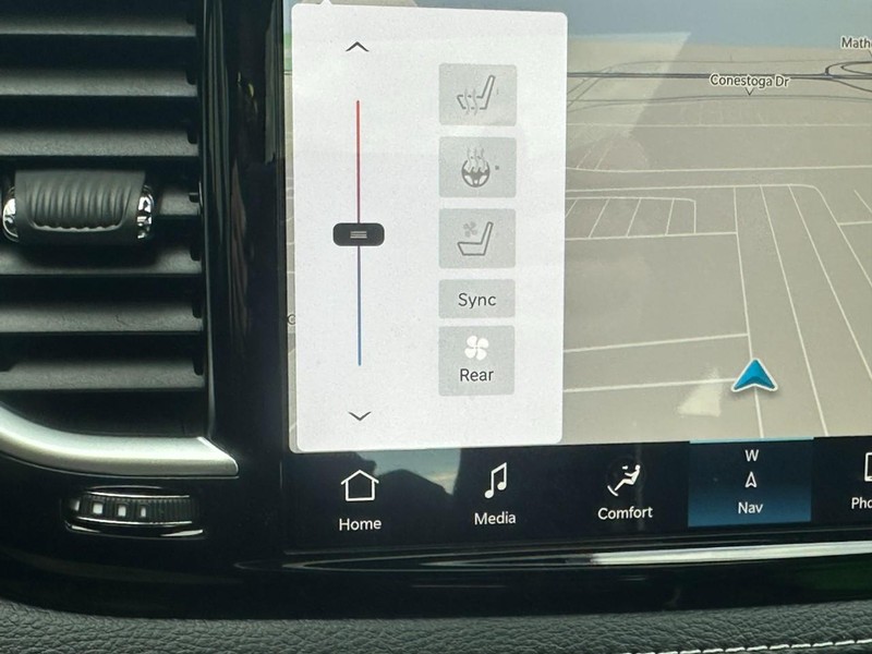 Chrysler Pacifica Vehicle Full-screen Gallery Image 17