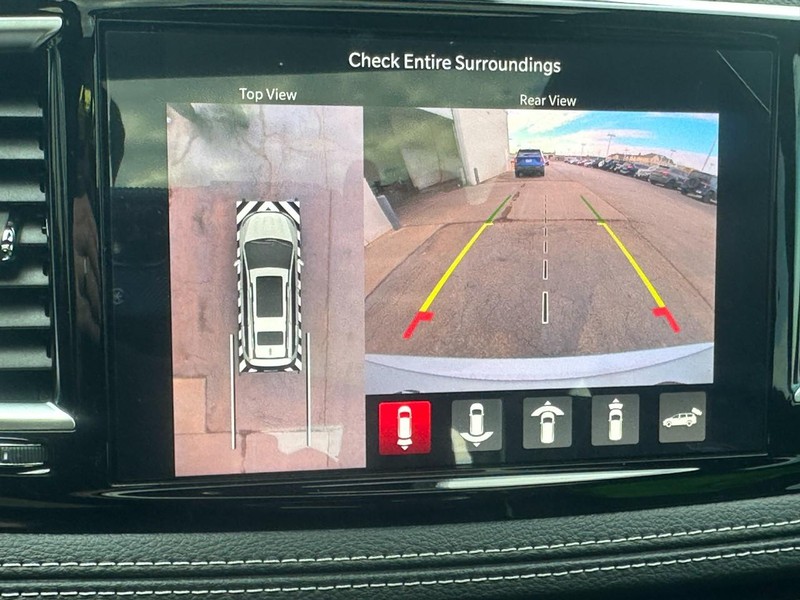 Chrysler Pacifica Vehicle Full-screen Gallery Image 18