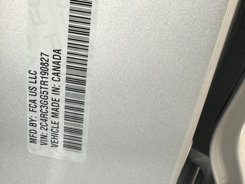 Chrysler Pacifica Vehicle Full-screen Gallery Image 19