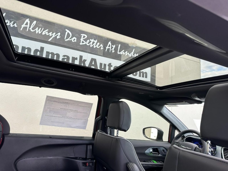 Chrysler Pacifica Vehicle Full-screen Gallery Image 5