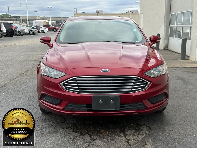 Ford Fusion Vehicle Full-screen Gallery Image 4