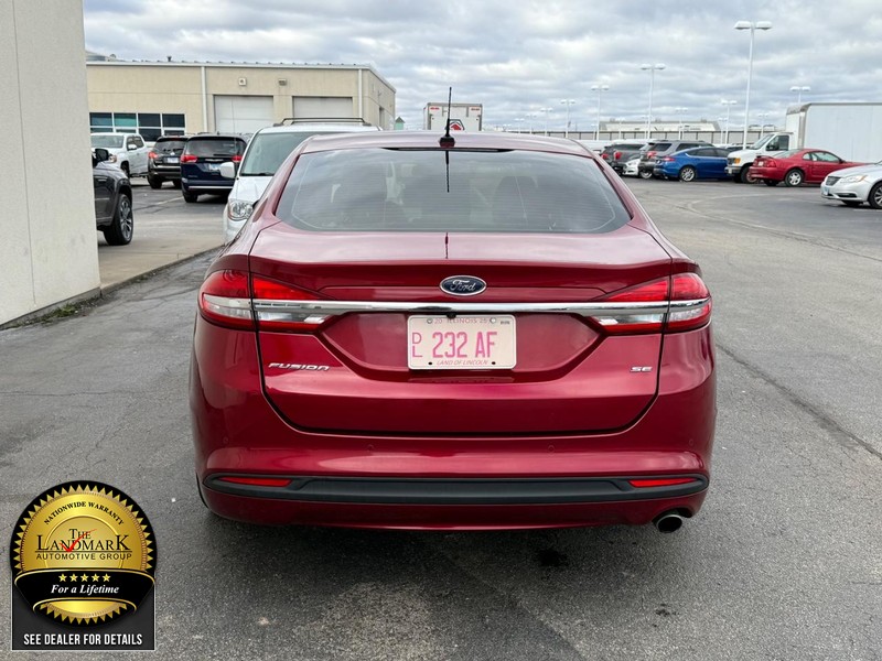 Ford Fusion Vehicle Full-screen Gallery Image 7