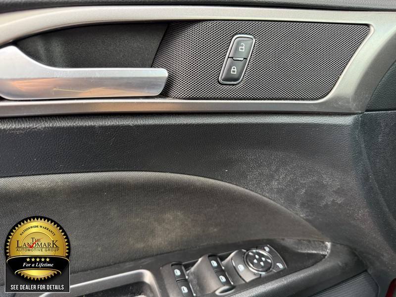 Ford Fusion Vehicle Full-screen Gallery Image 8