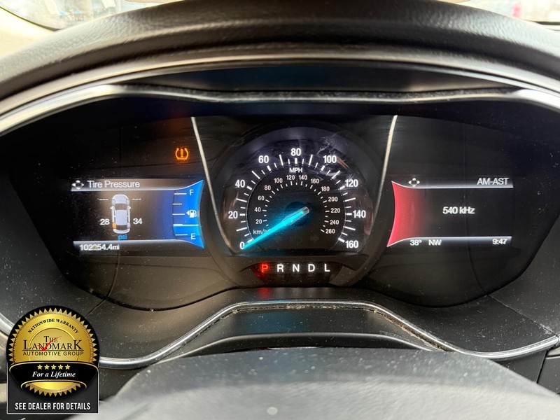 Ford Fusion Vehicle Full-screen Gallery Image 12