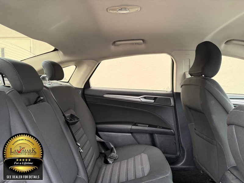 Ford Fusion Vehicle Full-screen Gallery Image 15