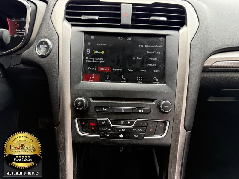 Ford Fusion Vehicle Full-screen Gallery Image 18