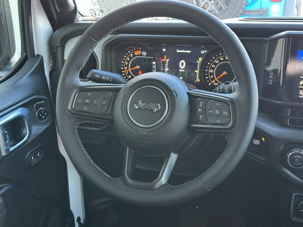 Jeep Wrangler Vehicle Full-screen Gallery Image 6