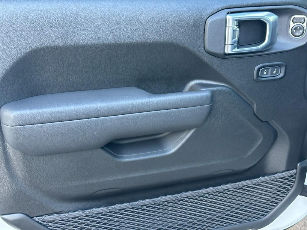 Jeep Wrangler Vehicle Full-screen Gallery Image 9