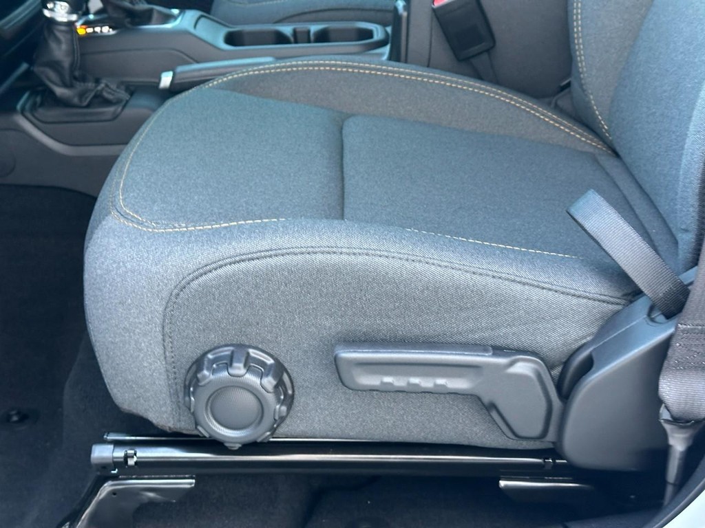 Jeep Wrangler Vehicle Full-screen Gallery Image 10