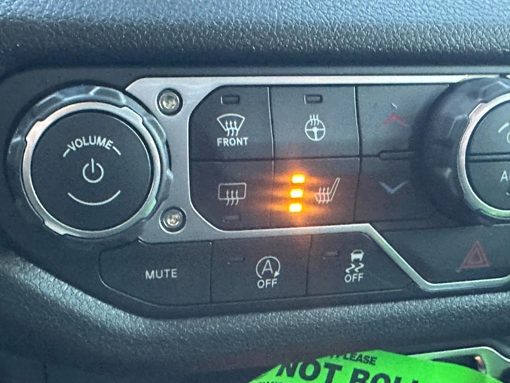 Jeep Wrangler Vehicle Full-screen Gallery Image 13