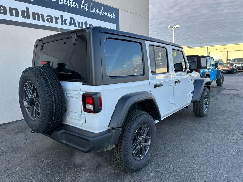 Jeep Wrangler Vehicle Full-screen Gallery Image 3