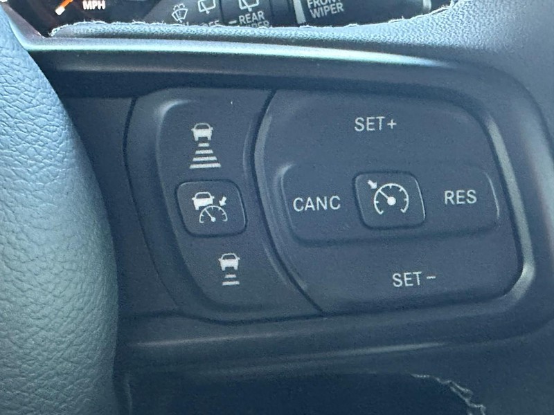 Jeep Wrangler Vehicle Full-screen Gallery Image 12