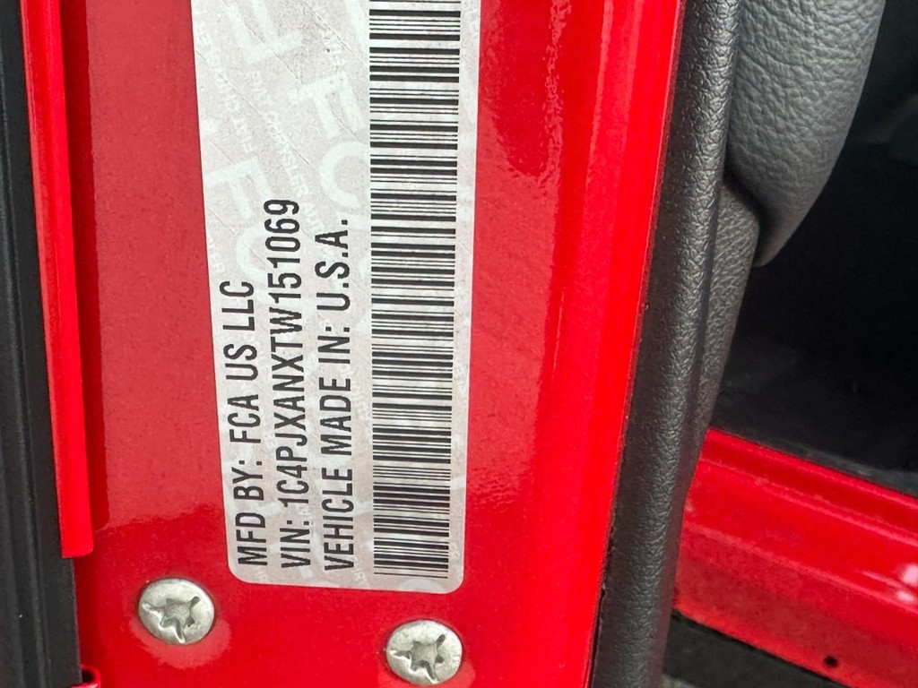 Jeep Wrangler Vehicle Full-screen Gallery Image 12