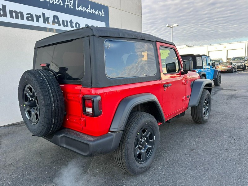 Jeep Wrangler Vehicle Full-screen Gallery Image 3