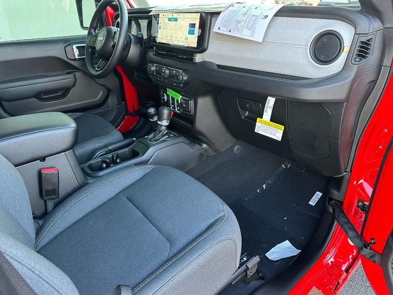 Jeep Wrangler Vehicle Full-screen Gallery Image 5